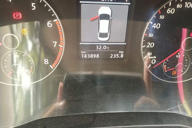 Used Volkswagen Passat 2013 1.8TSI DSG Prestige Edition Odometer Close Up