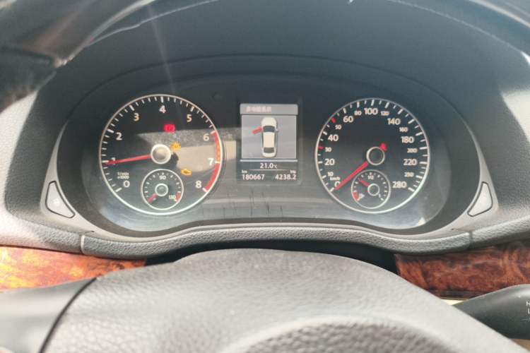 Used Volkswagen Passat 2013 2.0 TSI DSG Prestige Edition Odometer Close Up