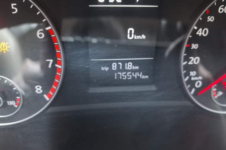 Used Volkswagen Passat 2013 1.8TSI DSG Prestige Edition Odometer Close Up