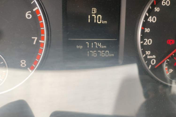 Used Volkswagen Passat 2013 1.8TSI DSG Prestige Edition Odometer Close Up
