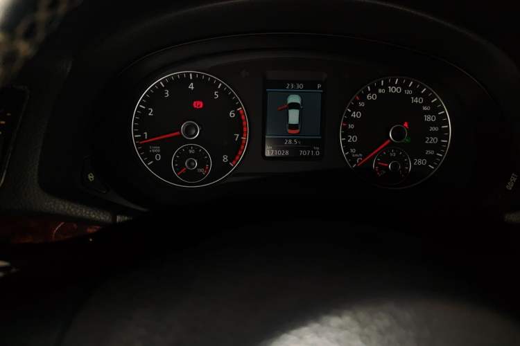 Used Volkswagen Passat 2013 1.8TSI DSG Prestige Edition Odometer Close Up