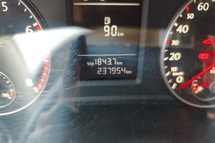 Used Volkswagen Passat 2013 1.4TSI Manual Prestige Edition Odometer Close Up