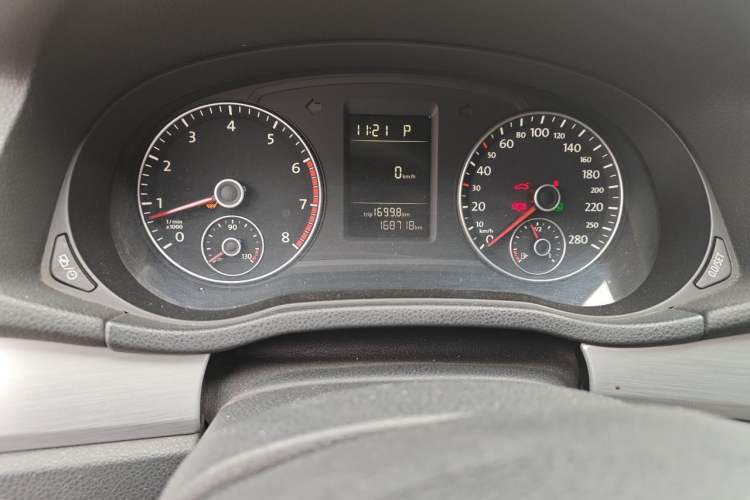 Used Volkswagen Passat 2013 1.4 TSI DSG Prestige Edition Odometer Close Up