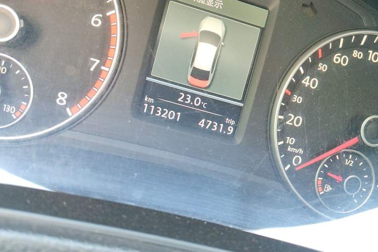 Used Volkswagen Passat 2013 1.8TSI DSG Prestige Edition Odometer Close Up