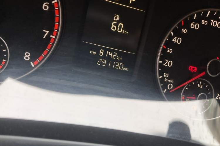 Used Volkswagen Passat 2013 1.4 TSI DSG Prestige Edition Odometer Close Up