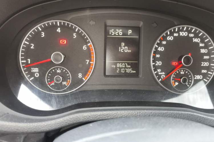 Used Volkswagen Passat 2013 1.4 TSI DSG Prestige Edition Odometer Close Up