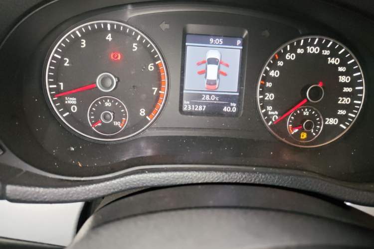 Used Volkswagen Passat 2013 1.8TSI DSG Prestige Edition Odometer Close Up