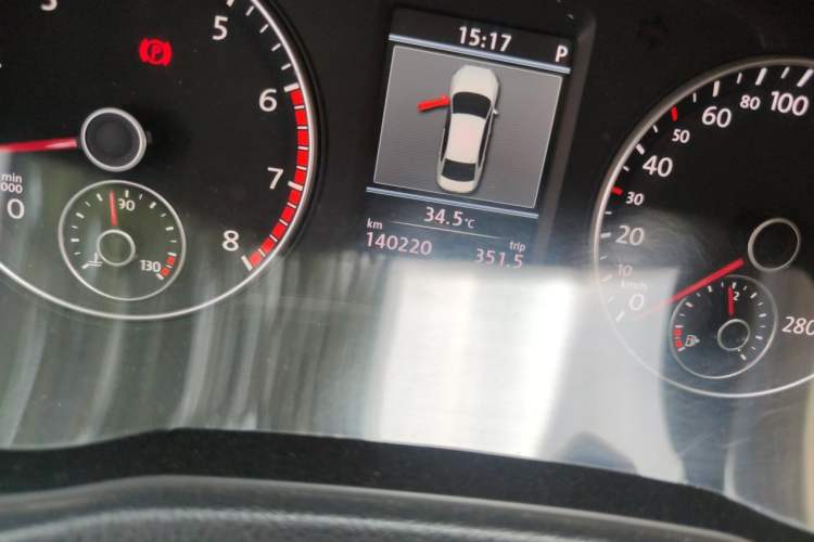 Used Volkswagen Passat 2013 1.8TSI DSG Prestige Edition Odometer Close Up