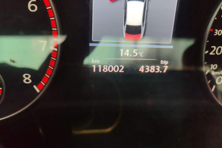 Used Volkswagen Passat 2013 1.8TSI DSG Prestige Edition Odometer Close Up
