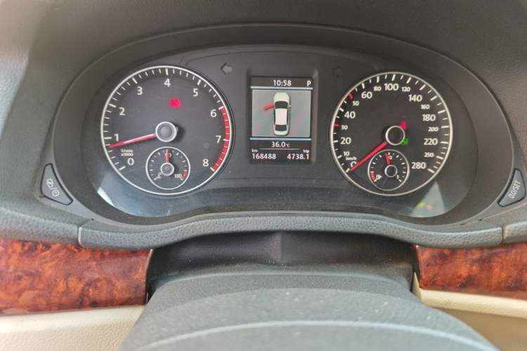 Used Volkswagen Passat 2013 1.8TSI DSG Prestige Edition Odometer Close Up