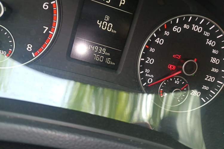 Used Volkswagen Passat 2013 1.8TSI DSG Prestige Edition Odometer Close Up