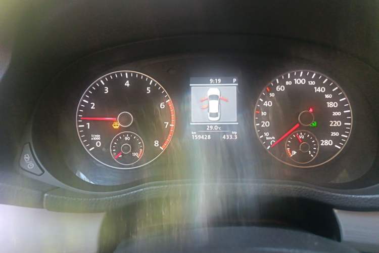 Used Volkswagen Passat 2013 1.8TSI DSG Prestige Edition Odometer Close Up