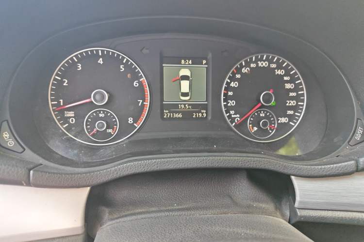Used Volkswagen Passat 2013 2.0 TSI DSG Prestige Edition Odometer Close Up