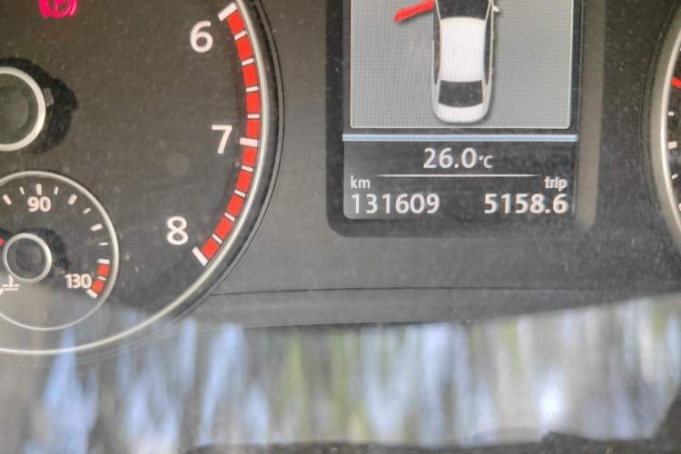 Used Volkswagen Passat 2013 2.0 TSI DSG Ultimate Edition Odometer Close Up