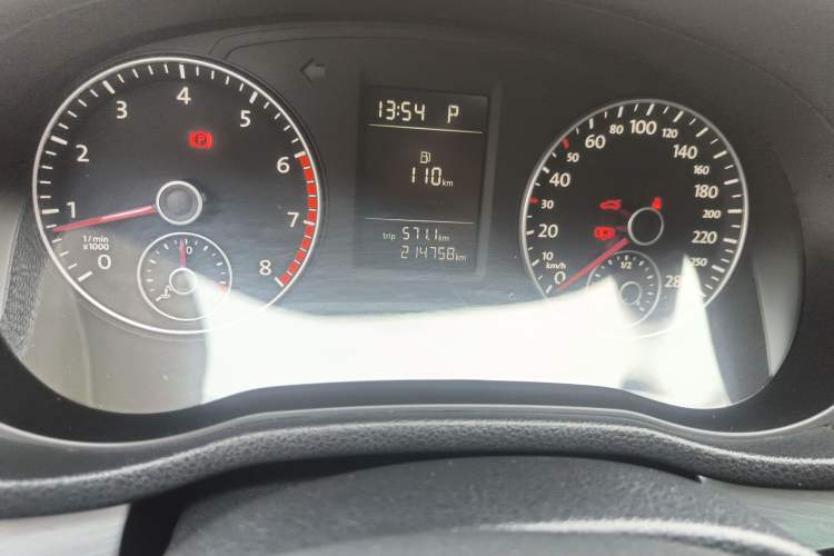 Used Volkswagen Passat 2013 1.8TSI DSG Prestige Edition Odometer Close Up