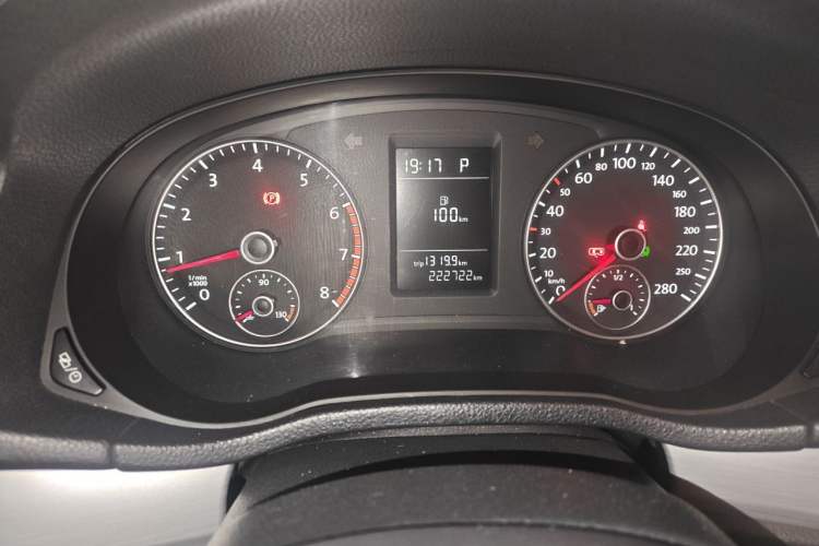 Used Volkswagen Passat 2013 1.8TSI DSG Prestige Edition Odometer Close Up