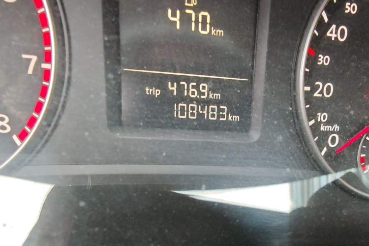 Used Volkswagen Passat 2013 1.8TSI DSG Prestige Edition Odometer Close Up