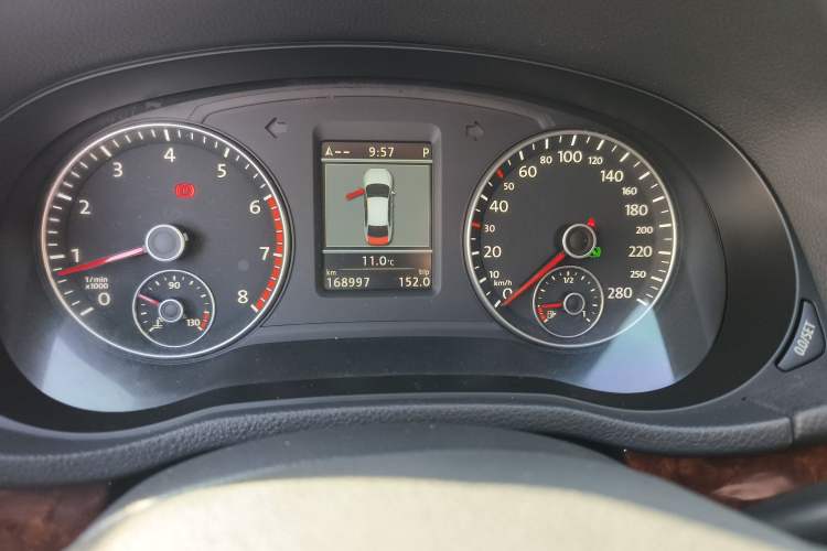 Used Volkswagen Passat 2013 2.0 TSI DSG Ultimate Edition Odometer Close Up