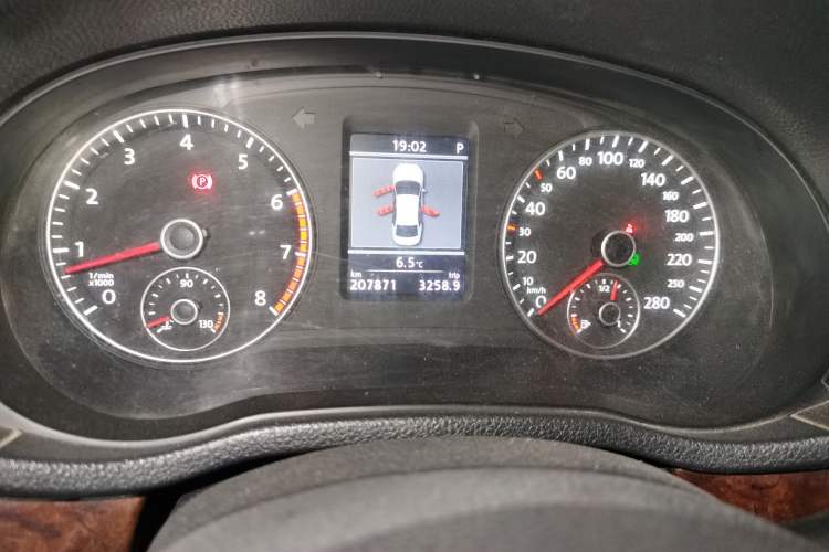 Used Volkswagen Passat 2013 1.8TSI DSG Prestige Edition Odometer Close Up