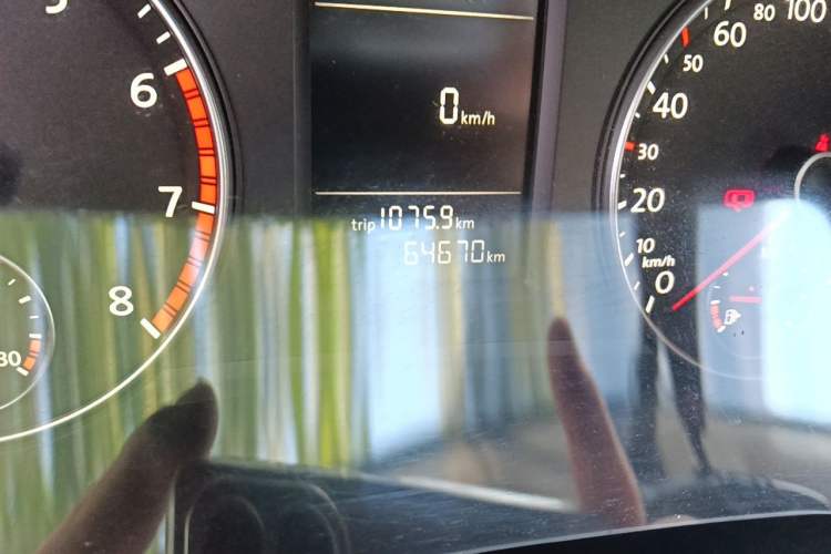 Used Volkswagen Passat 2013 1.8TSI DSG Prestige Edition Odometer Close Up