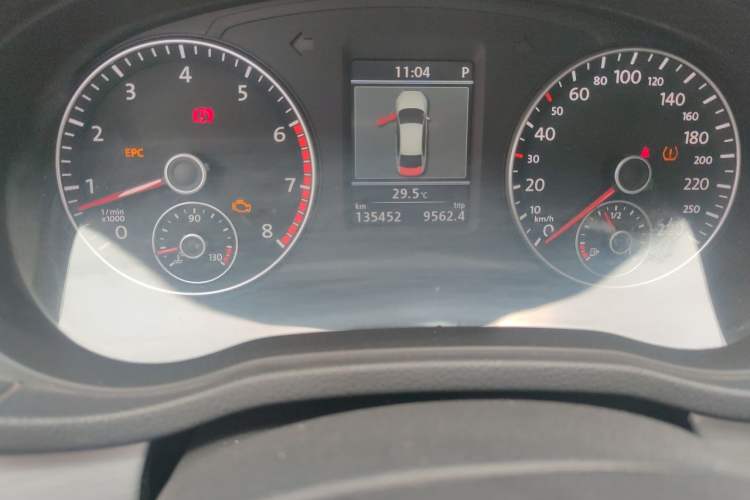 Used Volkswagen Passat 2013 1.8TSI DSG Prestige Edition Odometer Close Up