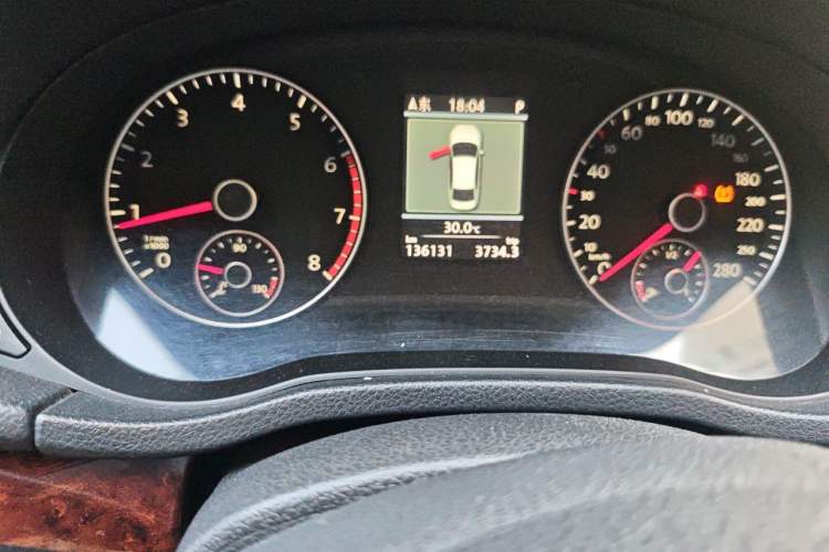 Used Volkswagen Passat 2013 1.8TSI DSG Prestige Edition Odometer Close Up