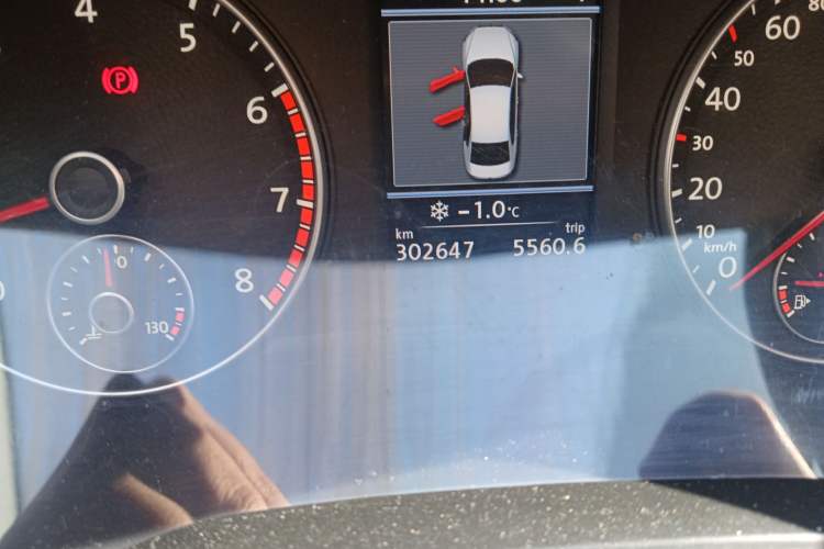 Used Volkswagen Passat 2013 1.8TSI DSG Prestige Edition Odometer Close Up