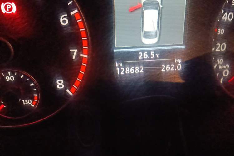 Used Volkswagen Passat 2013 1.8TSI DSG Prestige Edition Odometer Close Up