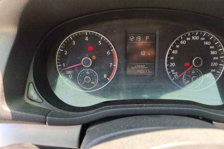 Used Volkswagen Passat 2013 1.8TSI DSG Prestige Edition Odometer Close Up