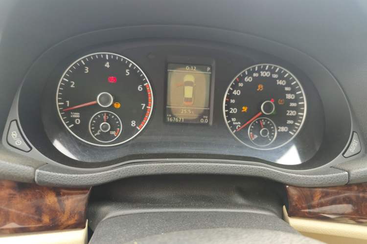 Used Volkswagen Passat 2013 2.0 TSI DSG Prestige Edition Odometer Close Up