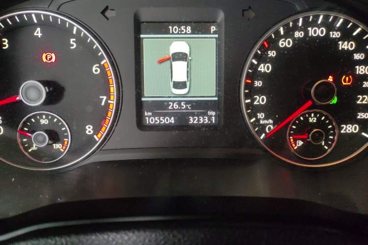 Used Volkswagen Passat 2013 1.8TSI DSG Prestige Edition Odometer Close Up