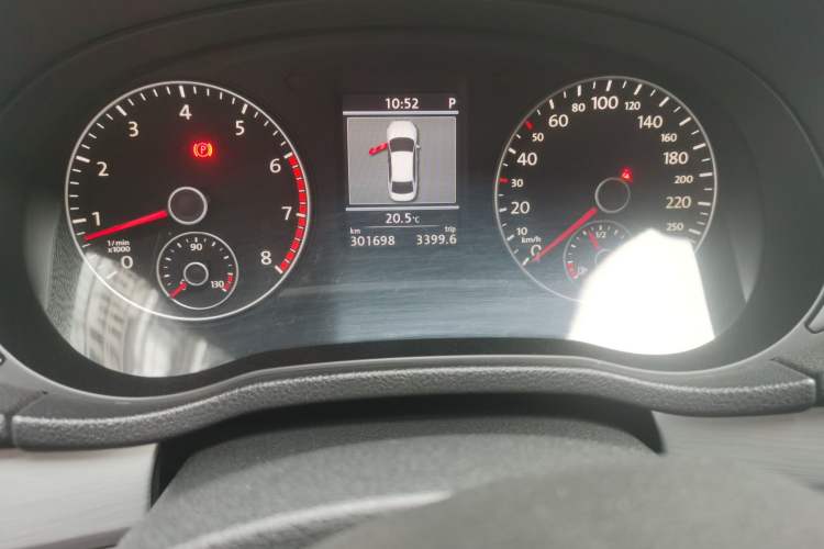 Used Volkswagen Passat 2013 1.8TSI DSG Prestige Edition Odometer Close Up