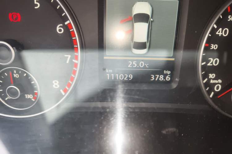 Used Volkswagen Passat 2013 1.8TSI DSG Ultimate Edition Odometer Close Up