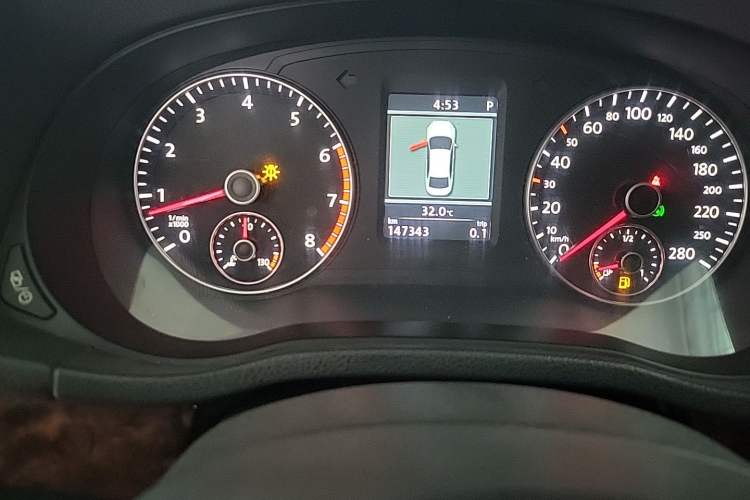 Used Volkswagen Passat 2013 1.8TSI DSG Prestige Edition Odometer Close Up