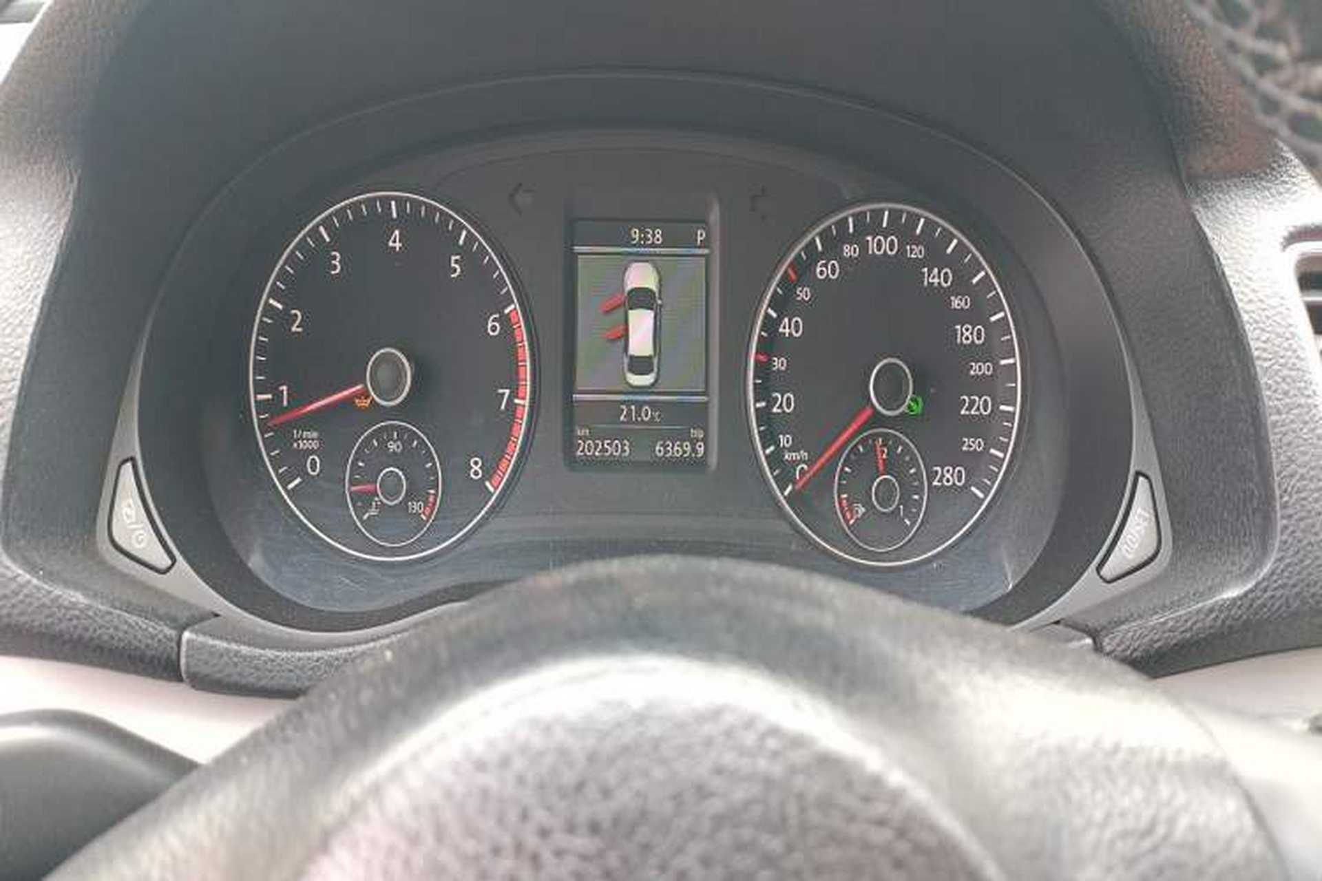 Used Volkswagen Passat 2013 1.8TSI DSG Prestige Edition Odometer Close Up