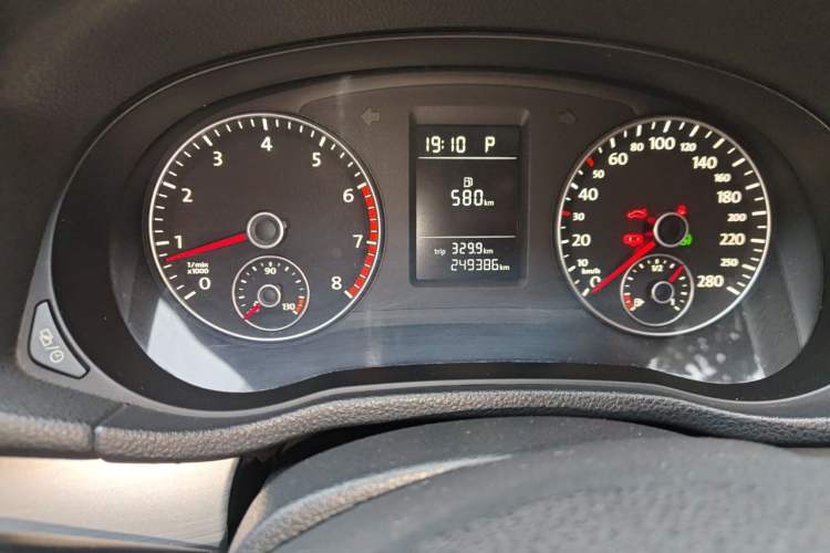 Used Volkswagen Passat 2013 1.8TSI DSG Prestige Edition Odometer Close Up