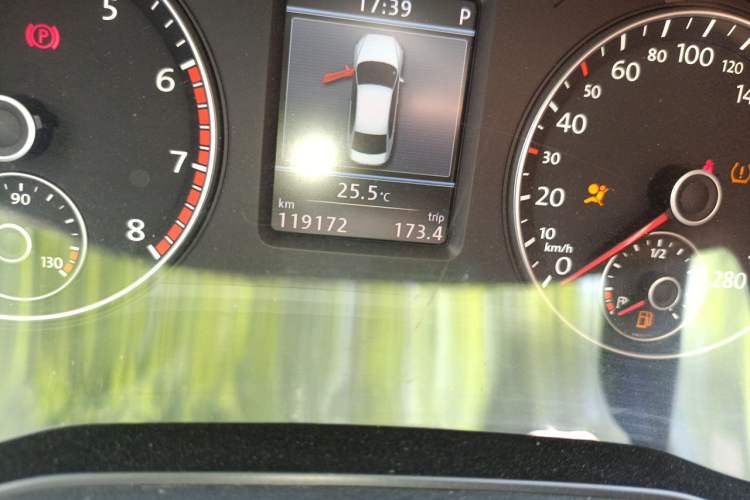 Used Volkswagen Passat 2013 1.8TSI DSG Prestige Edition Odometer Close Up