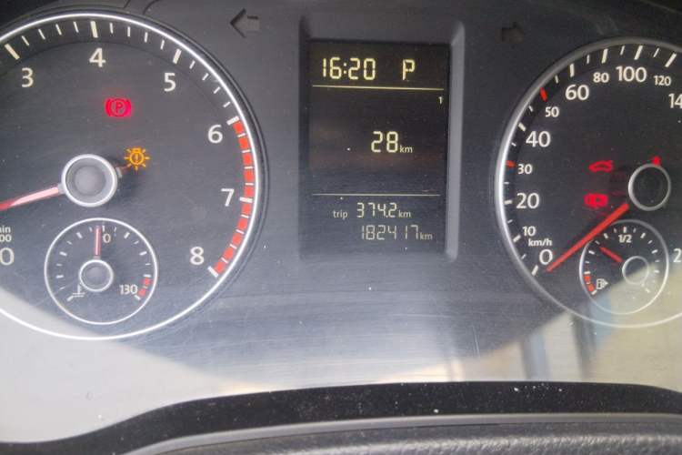 Used Volkswagen Passat 2013 1.8TSI DSG Prestige Edition Odometer Close Up