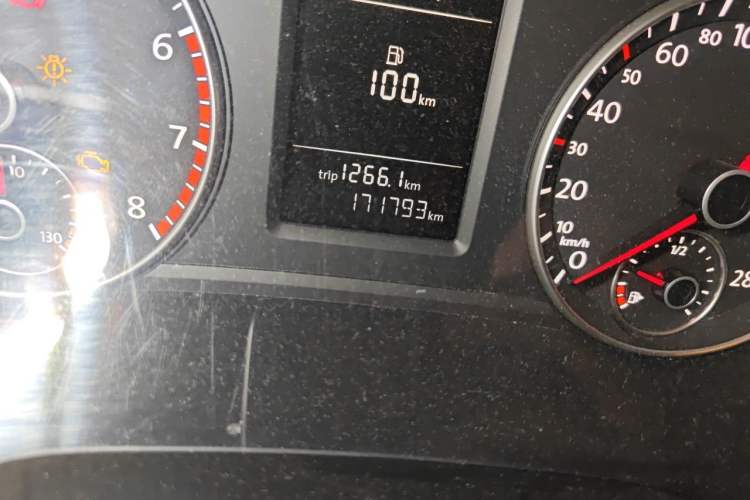 Used Volkswagen Passat 2013 1.4 TSI DSG BlueMotion Edition Odometer Close Up