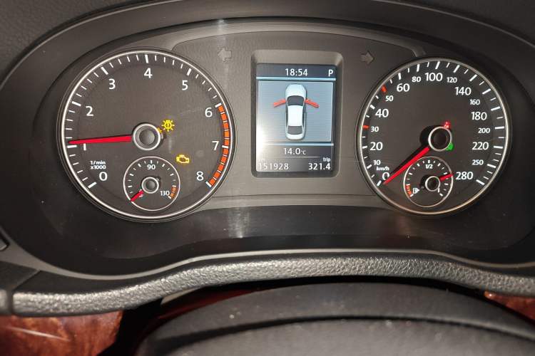Used Volkswagen Passat 2013 1.8TSI DSG Prestige Edition Odometer Close Up