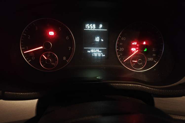 Used Volkswagen Passat 2013 1.8TSI DSG Government Procurement Edition Odometer Close Up