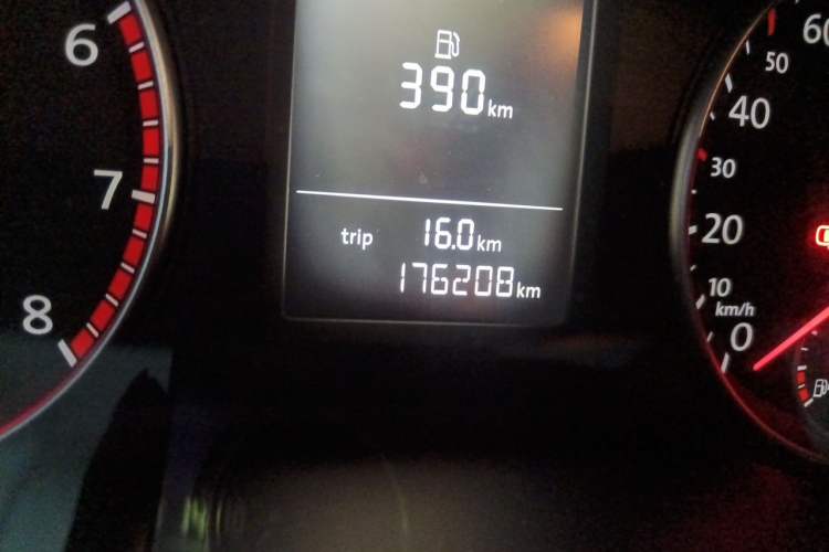 Used Volkswagen Passat 2013 1.8TSI DSG Prestige Edition Odometer Close Up