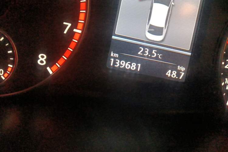Used Volkswagen Passat 2013 1.8TSI DSG Prestige Edition Odometer Close Up