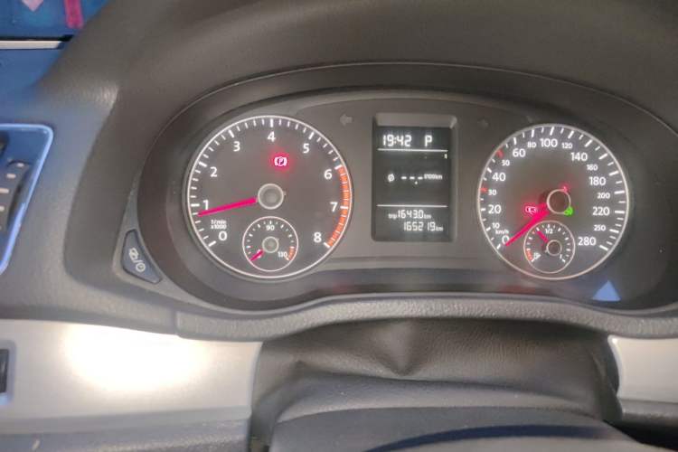 Used Volkswagen Passat 2013 1.4 TSI DSG Prestige Edition Odometer Close Up