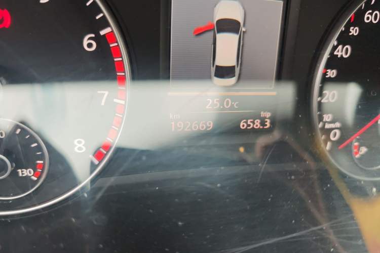 Used Volkswagen Passat 2013 1.8TSI DSG Prestige Edition Odometer Close Up