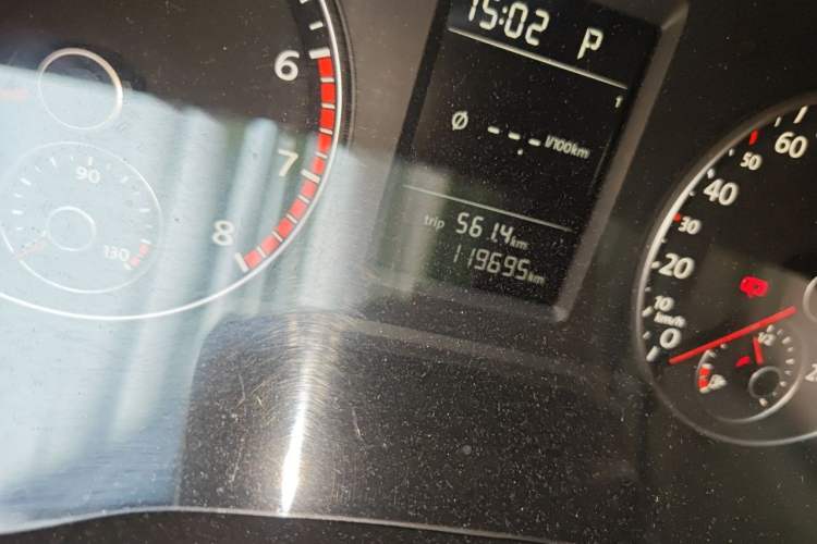 Used Volkswagen Passat 2013 1.4 TSI DSG Prestige Edition Odometer Close Up