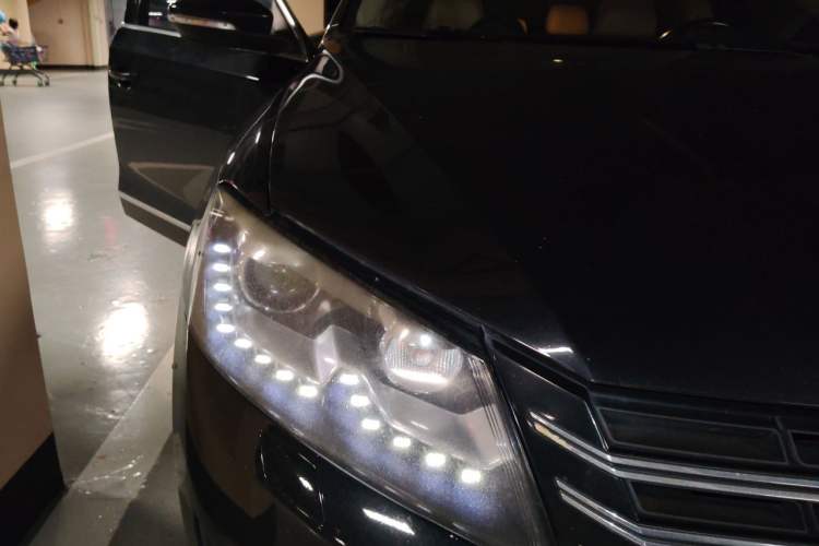 Used Volkswagen Passat 2013 1.8TSI DSG Prestige Edition Right Front Headlight