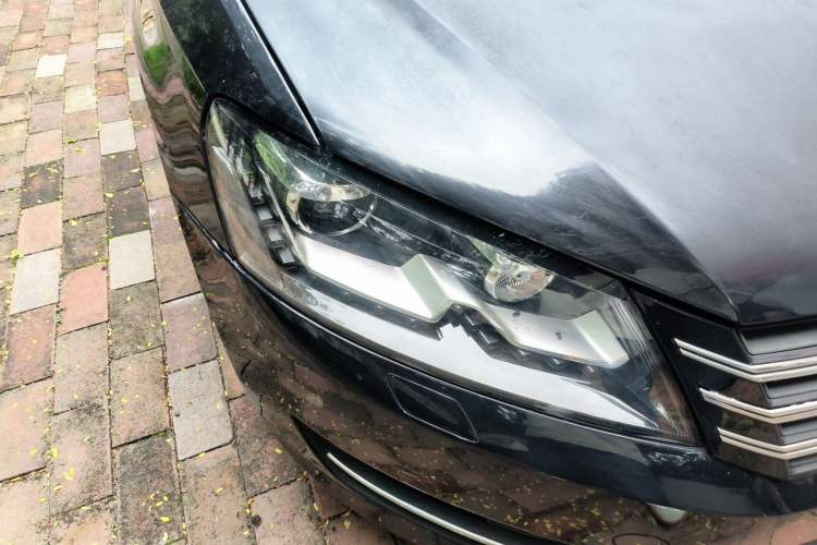 Used Volkswagen Passat 2013 1.8TSI DSG Ultimate Edition Right Front Headlight