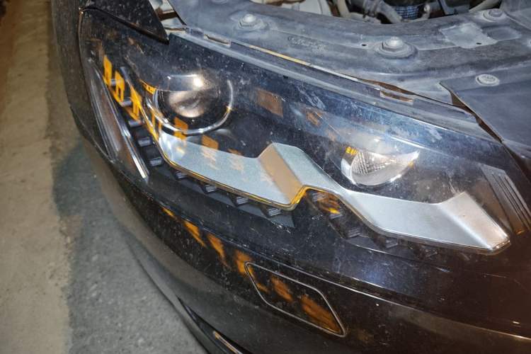 Used Volkswagen Passat 2013 1.8TSI DSG Prestige Edition Right Front Headlight