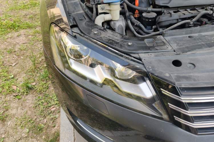 Used Volkswagen Passat 2013 1.8TSI DSG Prestige Edition Right Front Headlight